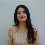 Graduada en Física, con dos años de experencia en clases particulares de física,matemáticas, inglés, y química